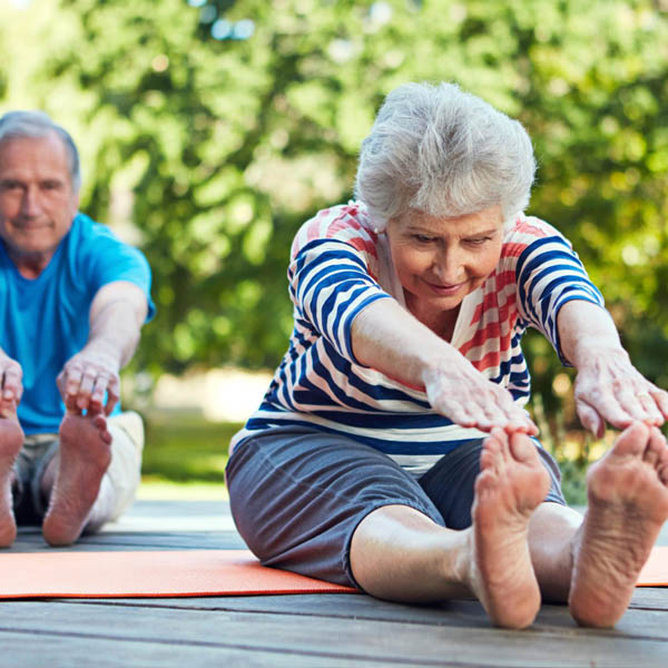 yoga-senior-carre.jpg